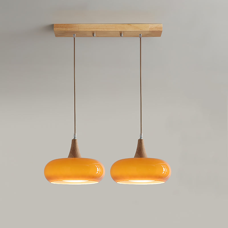 Hanglamp met houten balk en glazen kappen