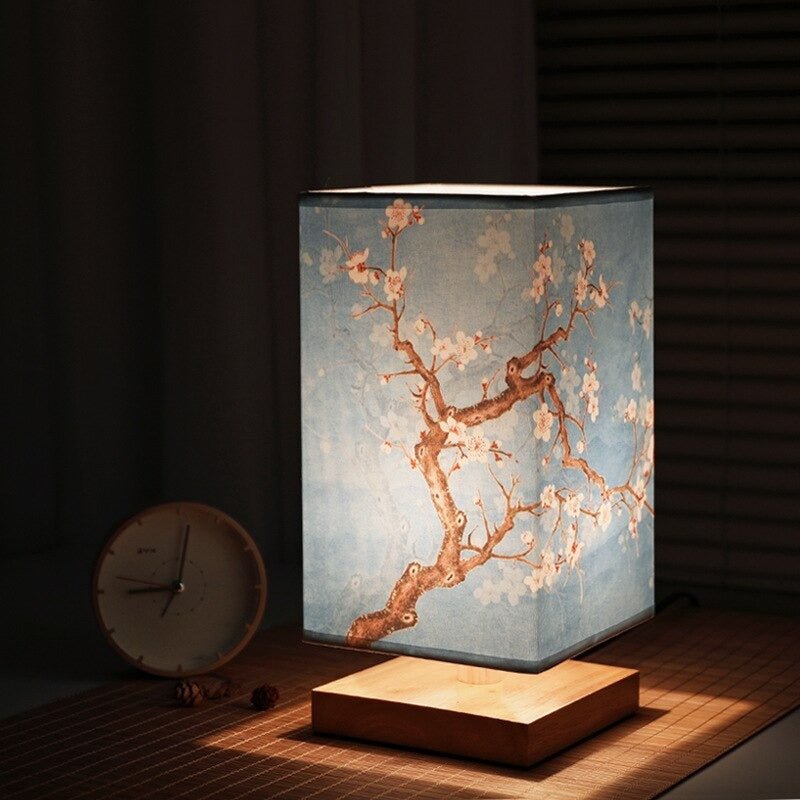 Lampe de table avec abat-jour carré et illustration de branche
