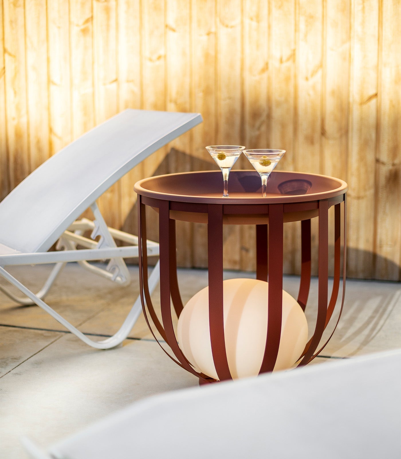 Zewnętrzna lampa LED z donicą i cylindryczną obudową