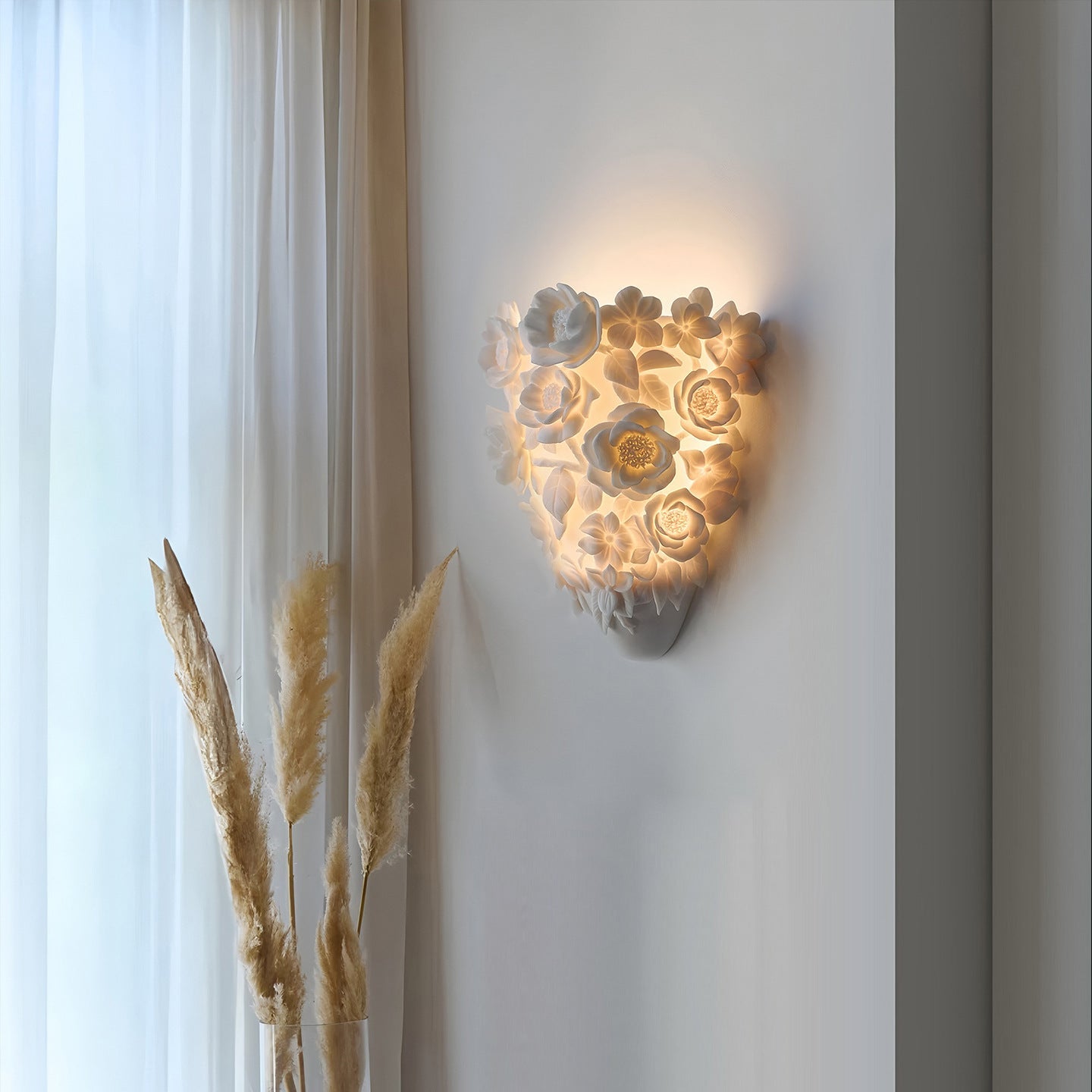 Minimalistyczna ceramiczna lampa ścienna w kształcie kwiatu