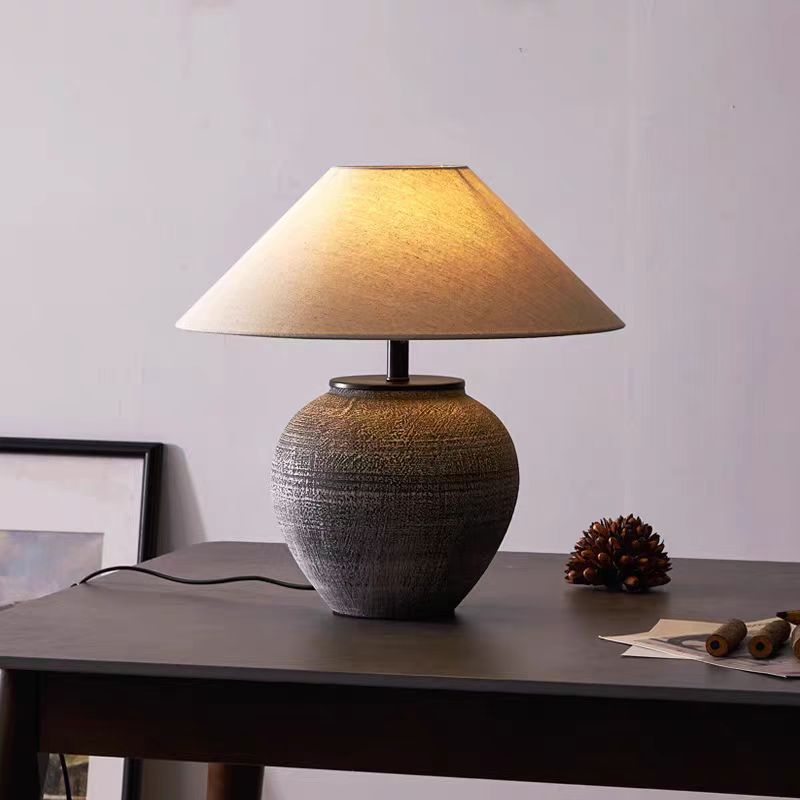 Minimalistyczna ceramiczna lampa stołowa
