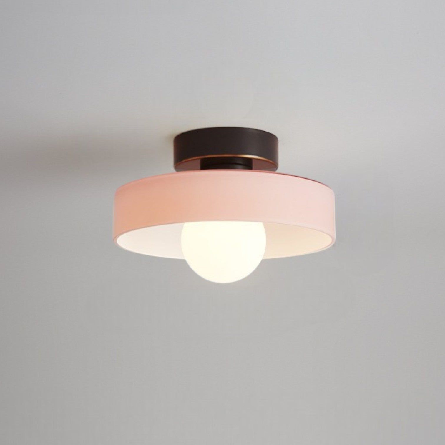 Francuska lampa sufitowa w stylu Bauhaus