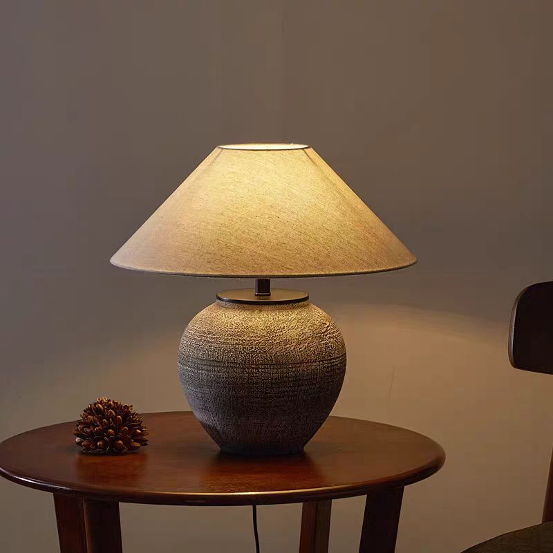 Minimalistyczna ceramiczna lampa stołowa