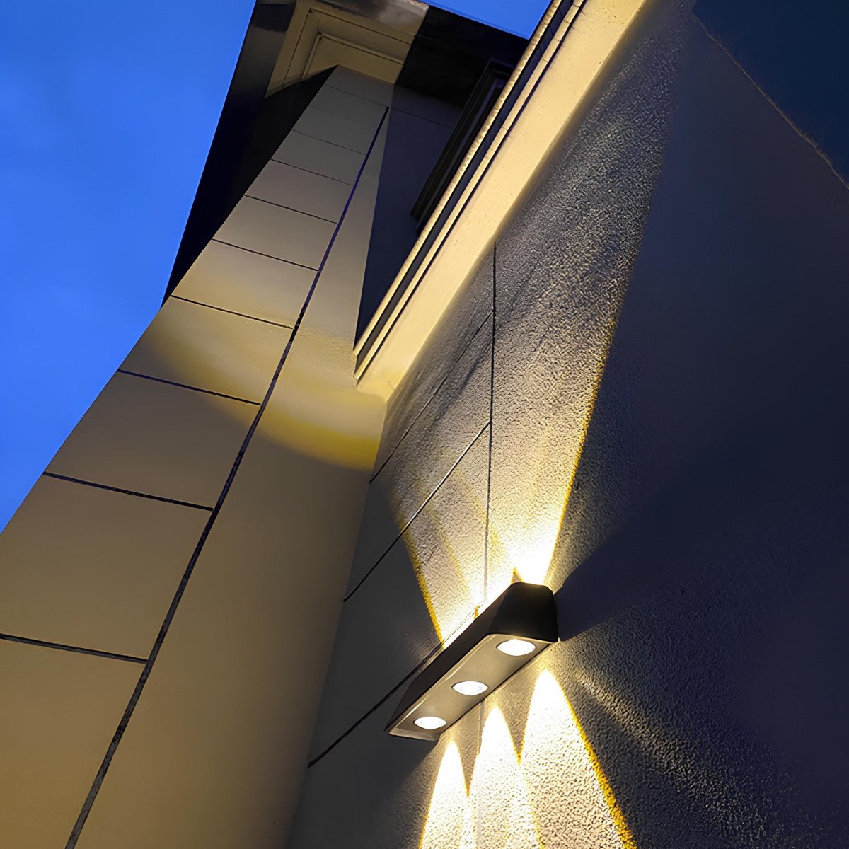 Lampe murale solaire extérieure avec six faisceaux lumineux