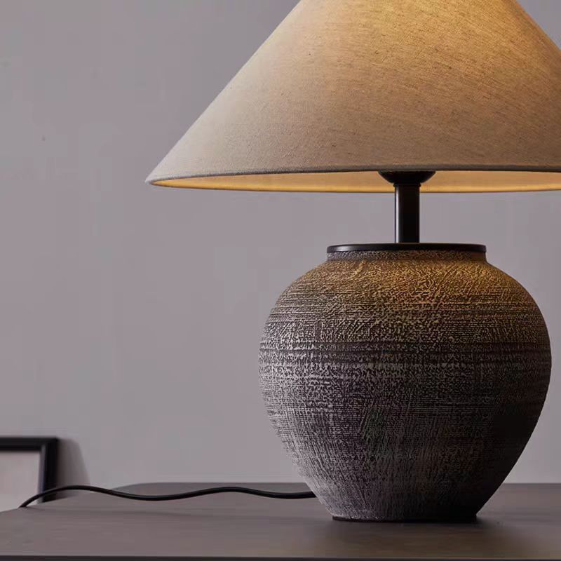 Minimalistyczna ceramiczna lampa stołowa
