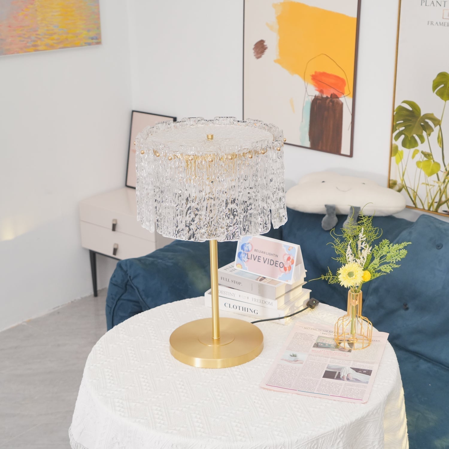 Lampe de table avec abat-jour superposé à texture et base ronde