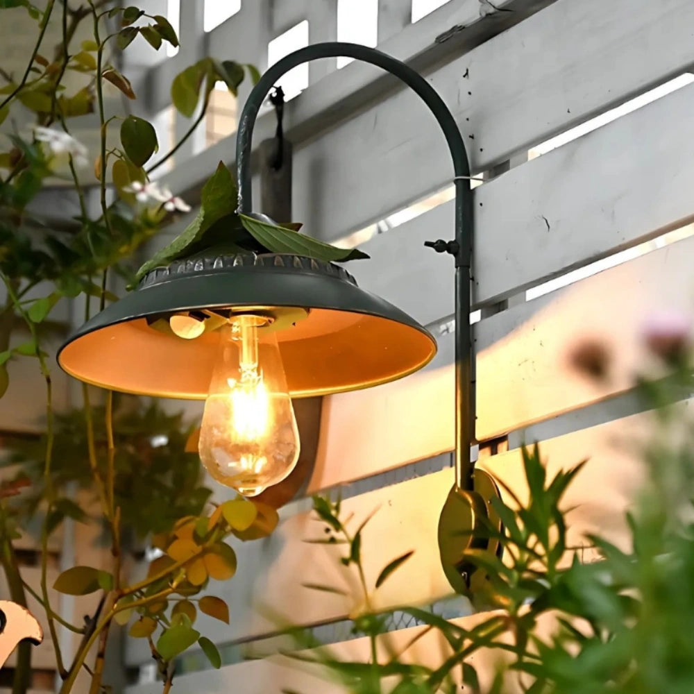 Lampe murale extérieure avec bras courbé et abat-jour