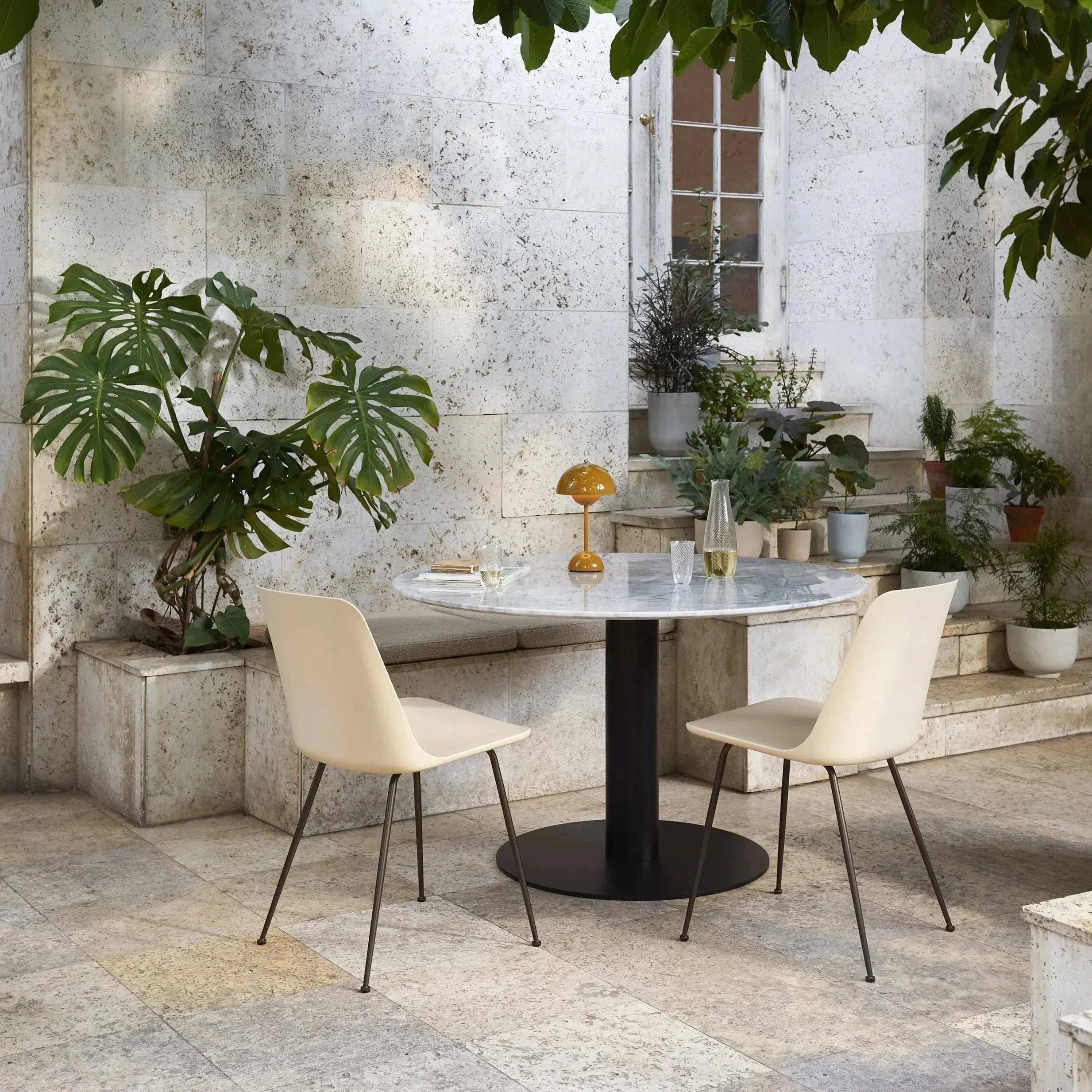 Minimalistische LED-tafellamp in de vorm van een paddenstoel