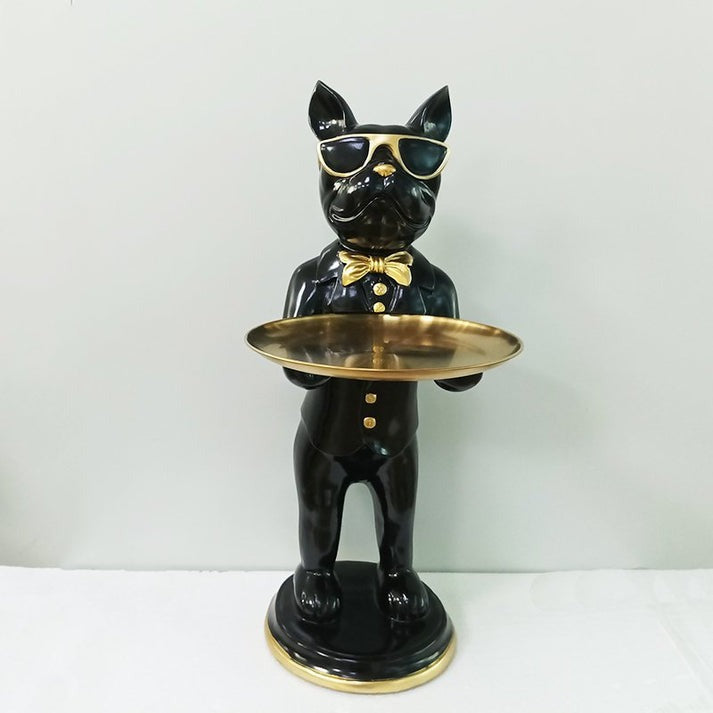 Stojąca figurka buldoga z podniesioną okrągłą tacką