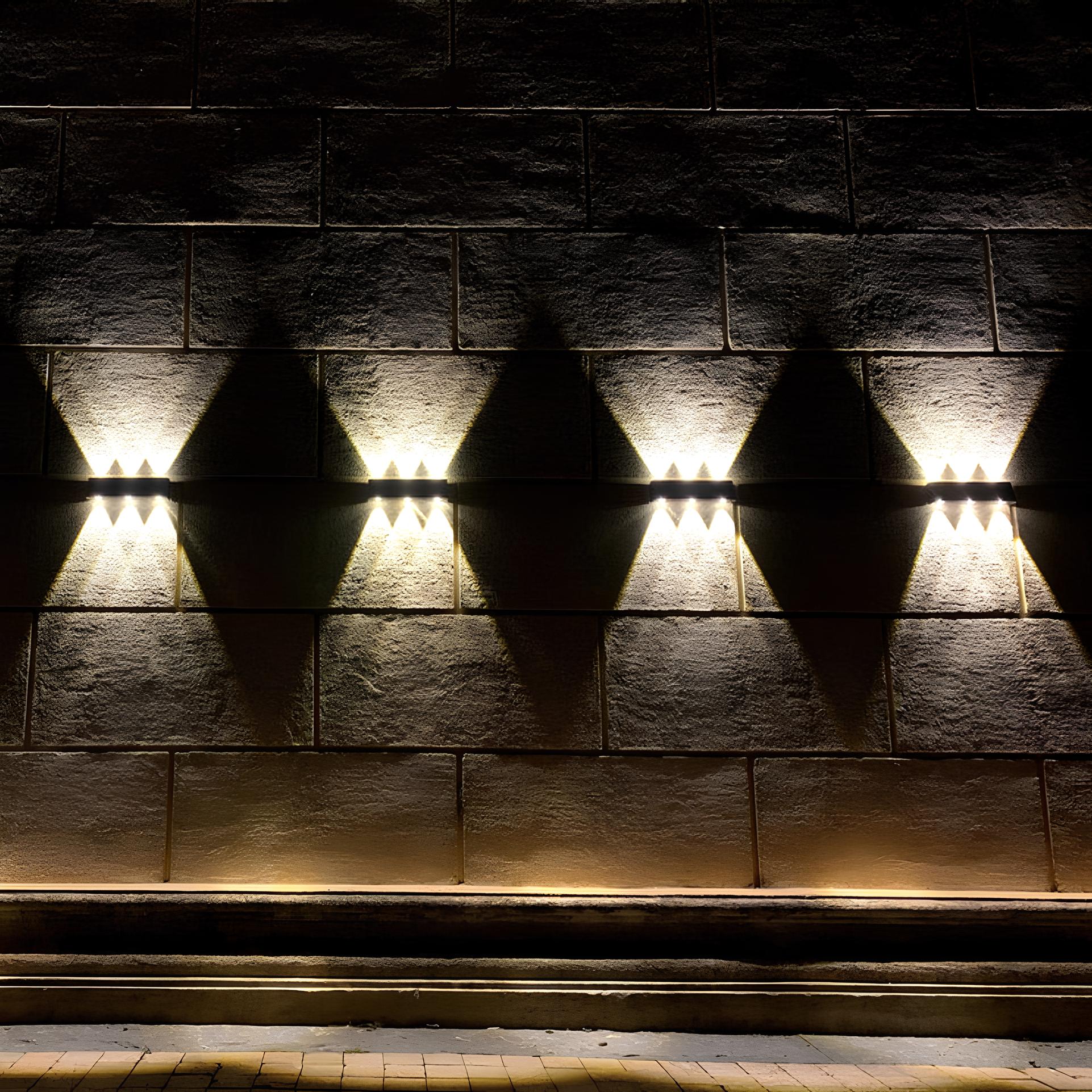 Lampe murale solaire extérieure avec six faisceaux lumineux