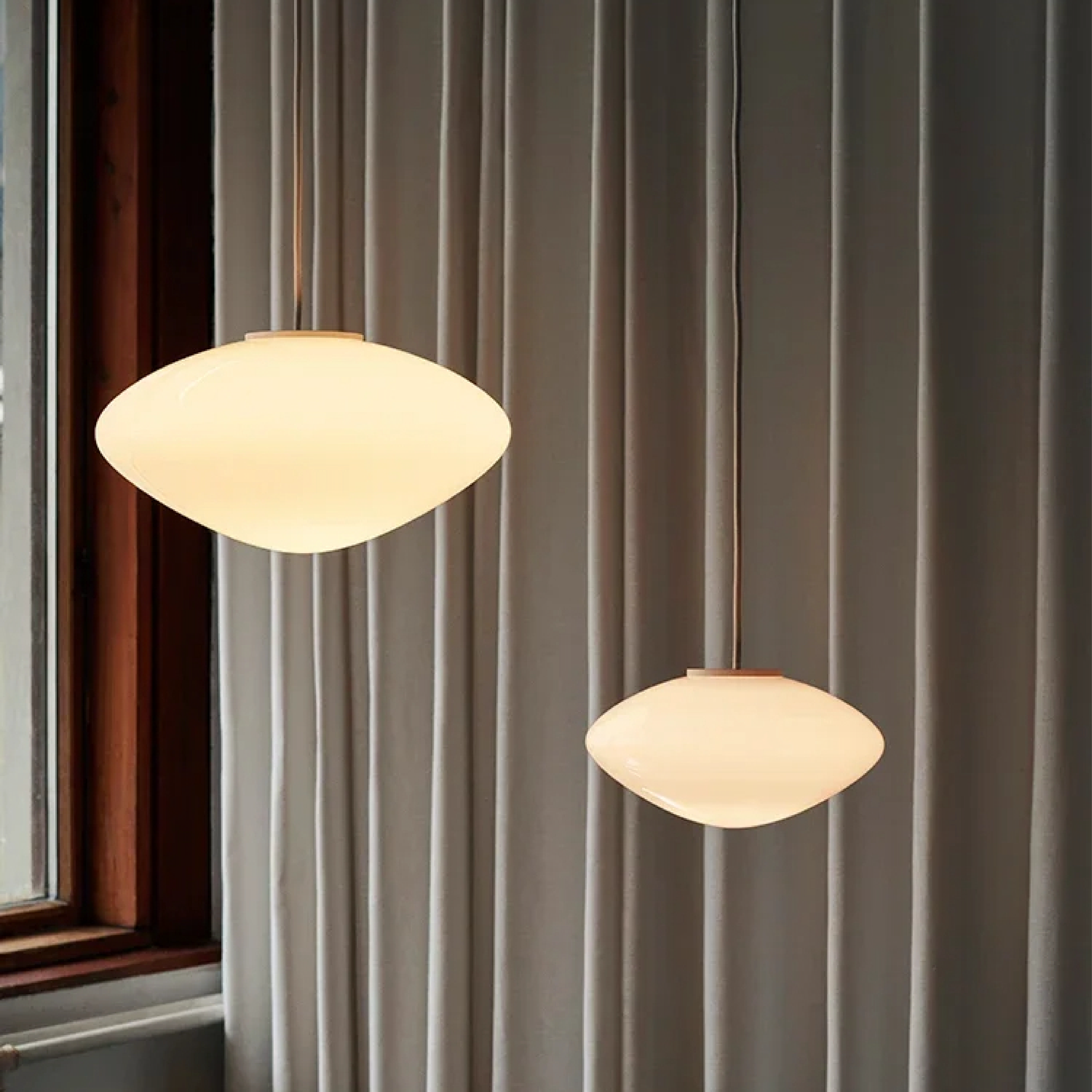 Minimalistyczna duńska lampa wisząca opalowa