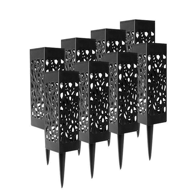 Dekoracyjna solarna latarnia ogrodowa tworzaca nastrojowe cienie