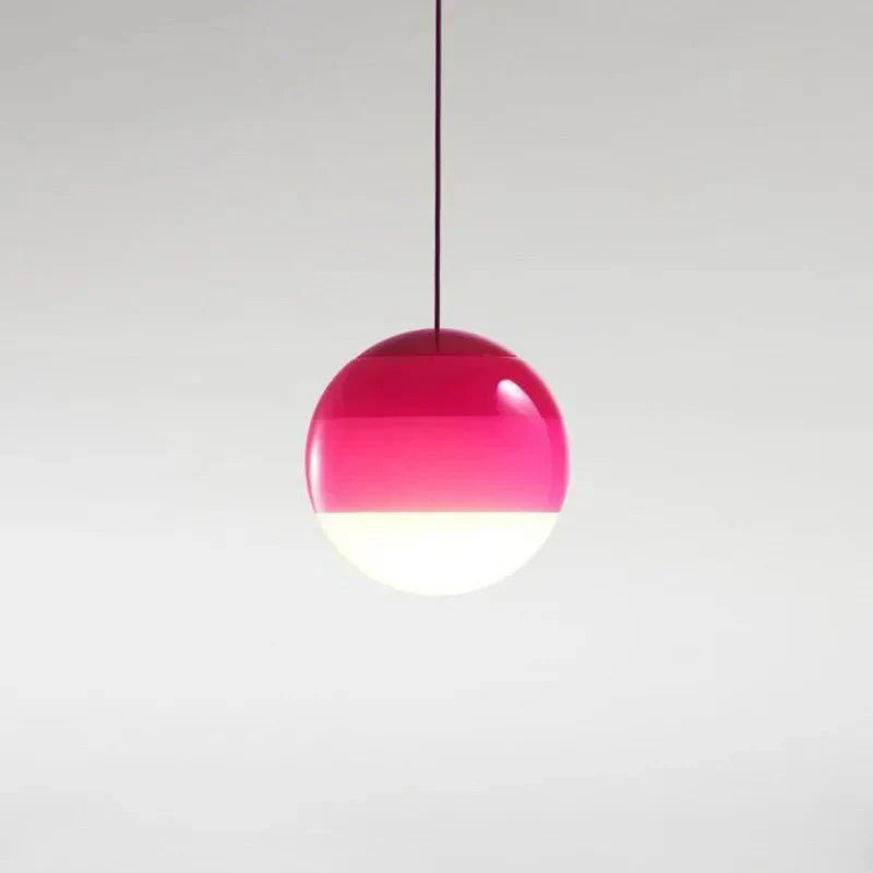 Hanglamp met bolvormige kap en horizontale kleurbanden