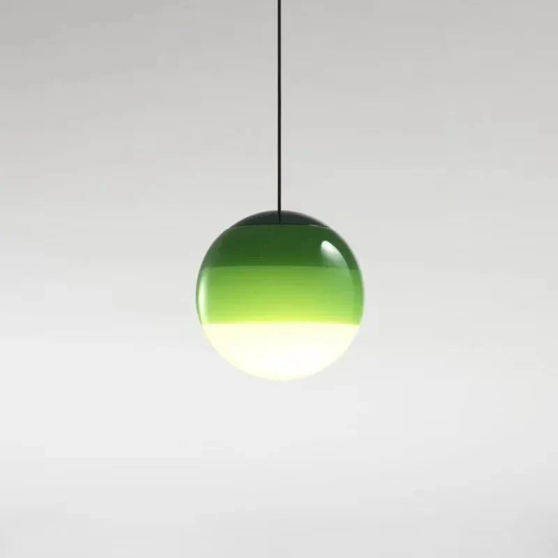 Hanglamp met bolvormige kap en horizontale kleurbanden